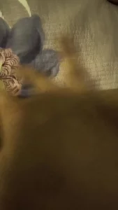 欲望爆发的小少妇，大晚上自慰勾引我