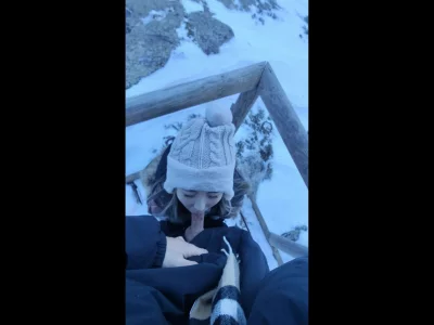 母狗在雪山上也要被操