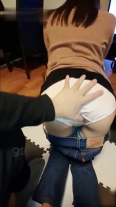 【禁止内容 有全集几千部】正喝着茶突然想操她